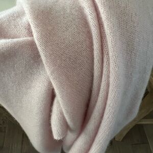 White and Warren soft pink travel wrap